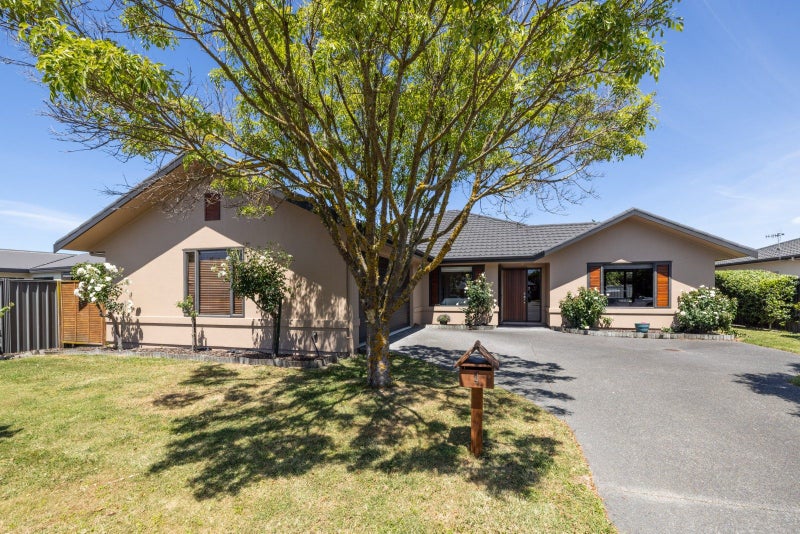 4 Delta Mews Place, Clive, Clive - Carousel 1