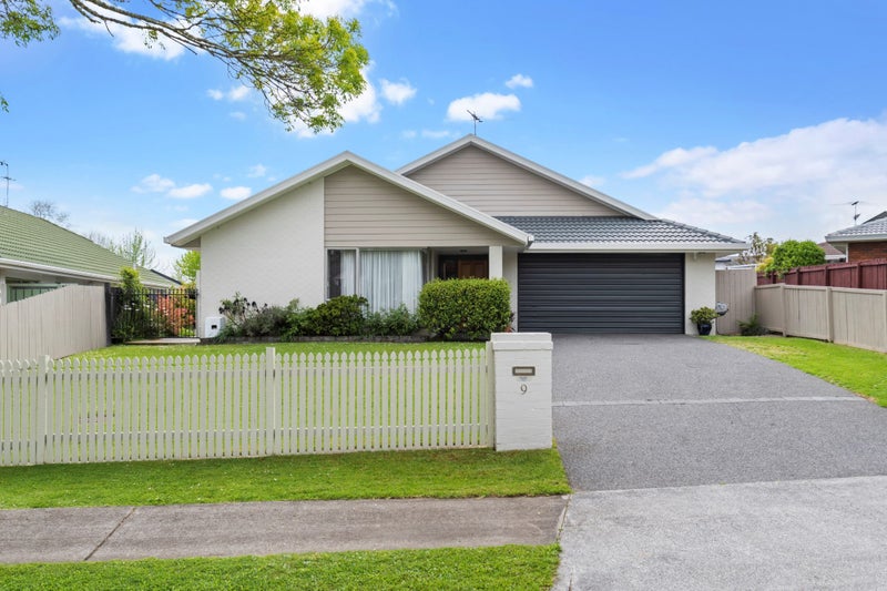 9 Solana Court, Botany Downs, Auckland - Carousel 1