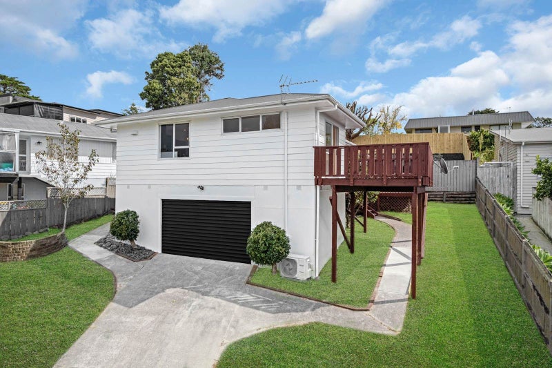 6 Celeste Place, Totara Vale, Auckland - Carousel 1