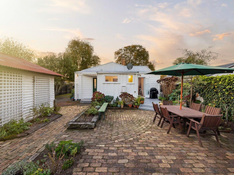 62 Albert Street, Hamilton East, Hamilton - Carousel 2