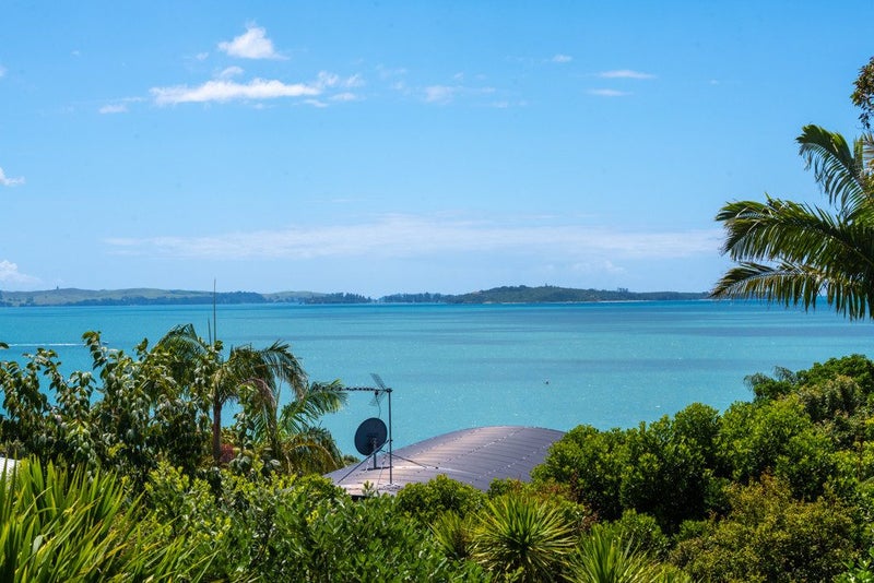 127 Mellons Bay Road, Mellons Bay, Auckland - Carousel 1