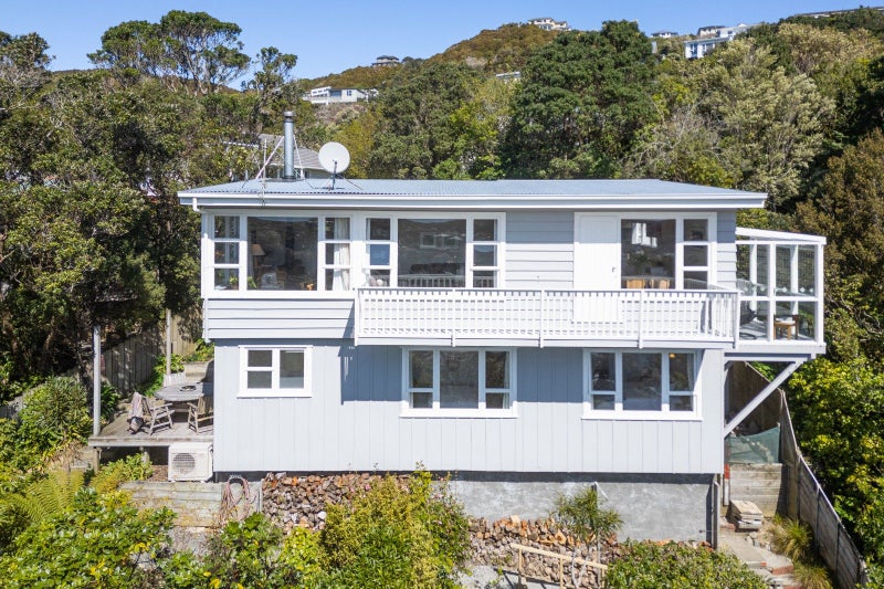 57 Collier Avenue, Karori, Wellington - Carousel 1