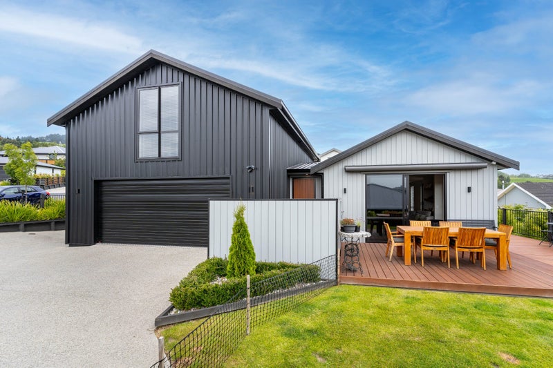 10 Trudi Place, Green Island, Dunedin - Carousel 1