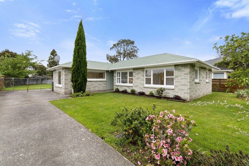 25 Rimu Street, Waikanae - Carousel 1