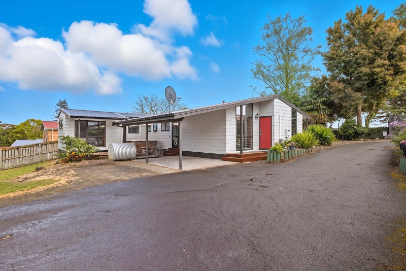 11 Corinna Street, Welcome Bay, Tauranga - Carousel 1