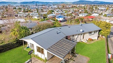 9 Teal Place, Selwyn Heights, Rotorua - Carousel 1