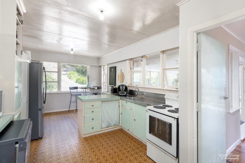 10 Kopara Grove, Stokes Valley, Lower Hutt - Carousel 2