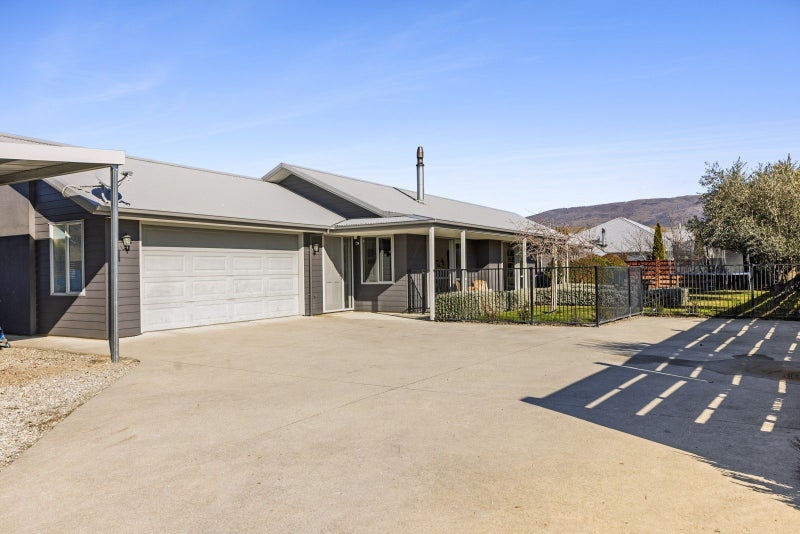 44 Missy Crescent, Mount Pisa - Carousel 2