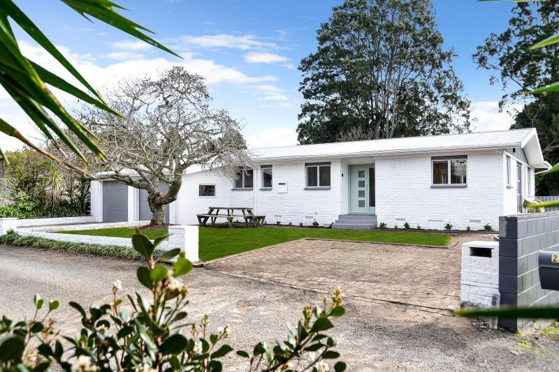 28 Totara Drive, St Andrews, Hamilton - Carousel 2