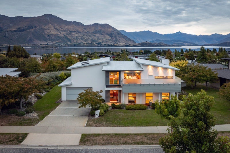 6 Clearview Street, Wanaka - Carousel 1