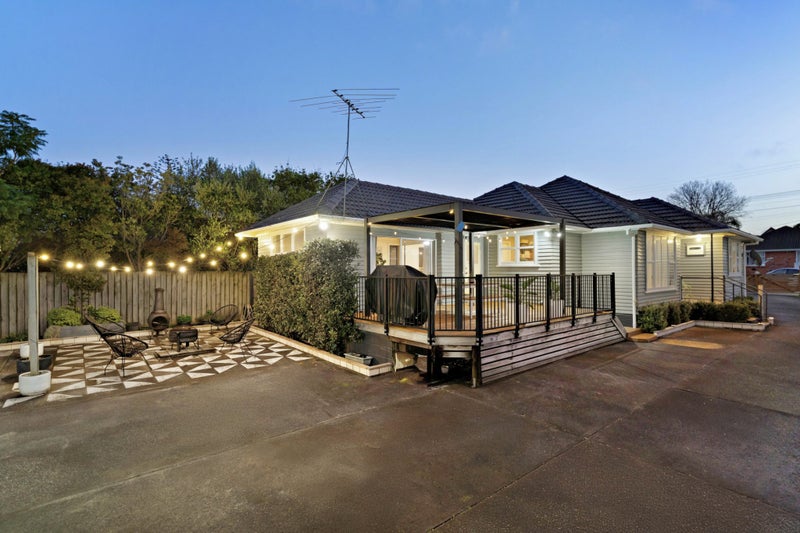 4 Hayman Place, Beach Haven, Auckland - Carousel 1