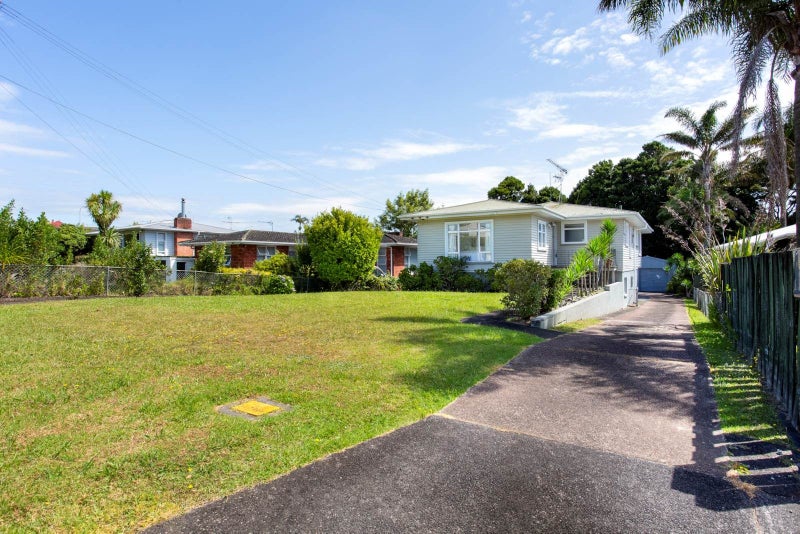 10 Covil Avenue, Te Atatu South, Auckland - Carousel 1