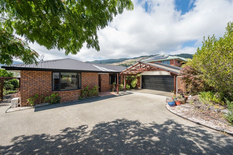 50 Washbourn Drive, Richmond, Richmond - Carousel 1