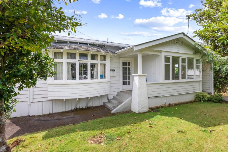 15 Rossgrove Terrace, Mount Albert, Auckland - Carousel 1