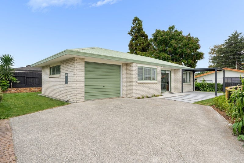 17B Corinna Street, Welcome Bay, Tauranga, Bay Of Plenty - Carousel 1