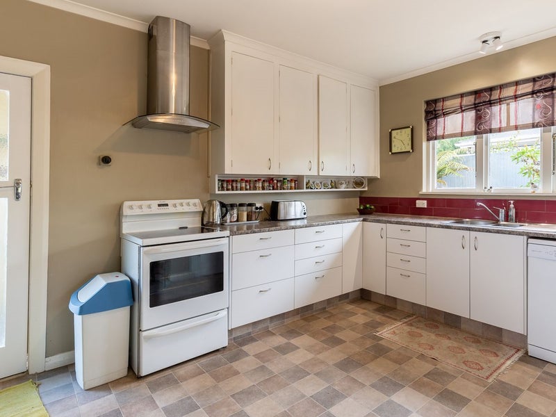 9 Holmes Street, Waimate, Waimate - Carousel 2