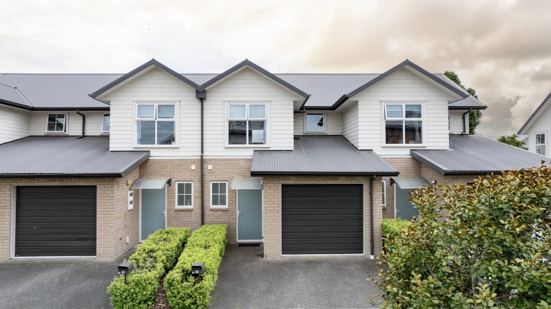 77 Chiefs Court, Hamilton East, Hamilton - Carousel 1