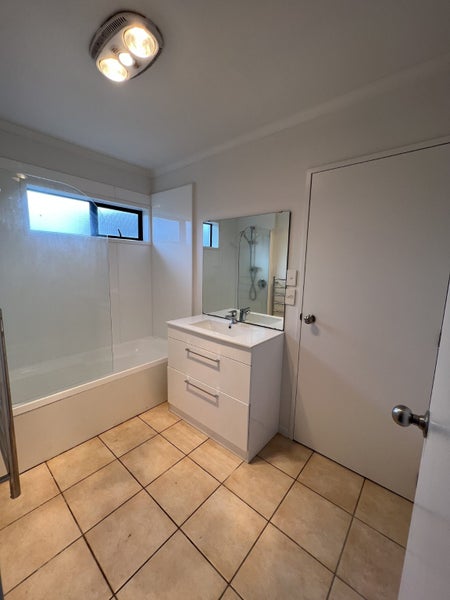 3 Killeen Place, Flat Bush, Auckland - Carousel 7