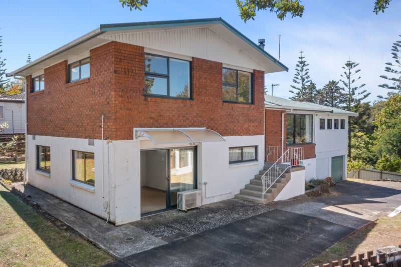 104 Sycamore Drive, Sunnynook, Auckland - Carousel 1