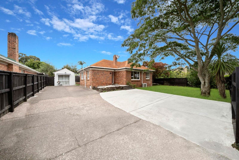 26 Godley Road, Green Bay, Auckland - Carousel 1