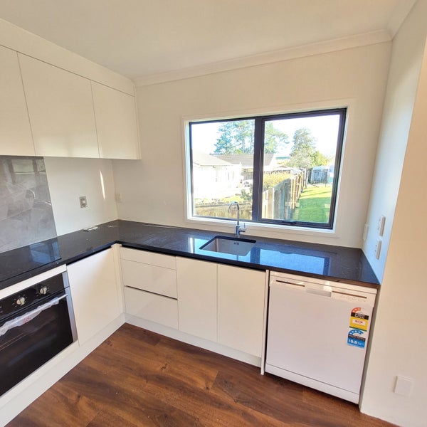 81 Oreil Avenue, West Harbour, Auckland - Carousel 1