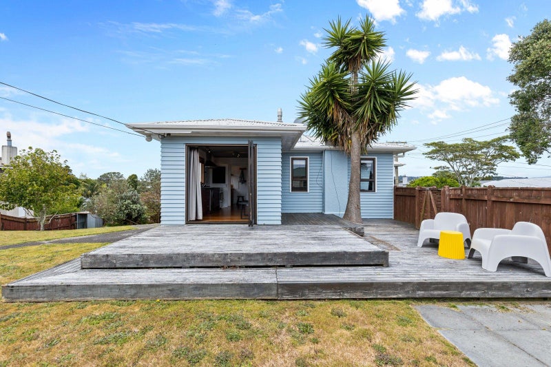 13 York Crescent, Westown, New Plymouth - Carousel 2