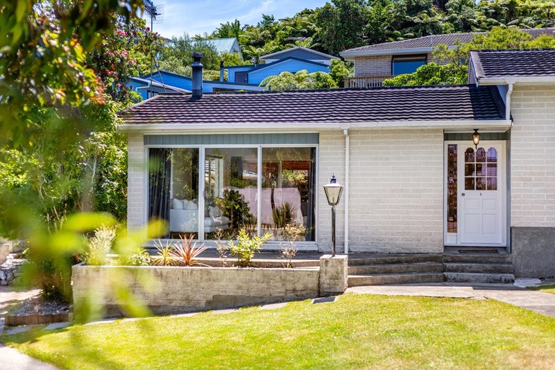 5 Atherstone Lane, Belmont, Lower Hutt - Carousel 2