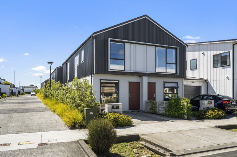 31 Pukewhero Rise, Westgate, Auckland - Carousel 2