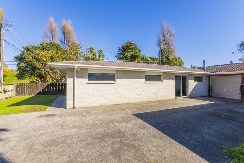3B Buckley Grove, Paraparaumu - Carousel 17