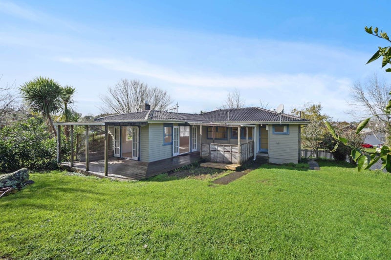 8 Normanton Street, Glenfield, Auckland - Carousel 1