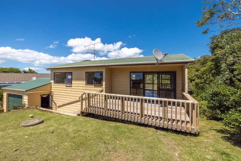 33 Tahatai Road, Oneroa, Waiheke Island - Carousel 2