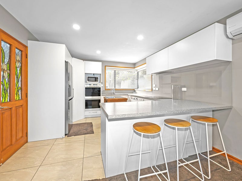 9 Janice Place, Mount Pleasant, Christchurch - Carousel 2