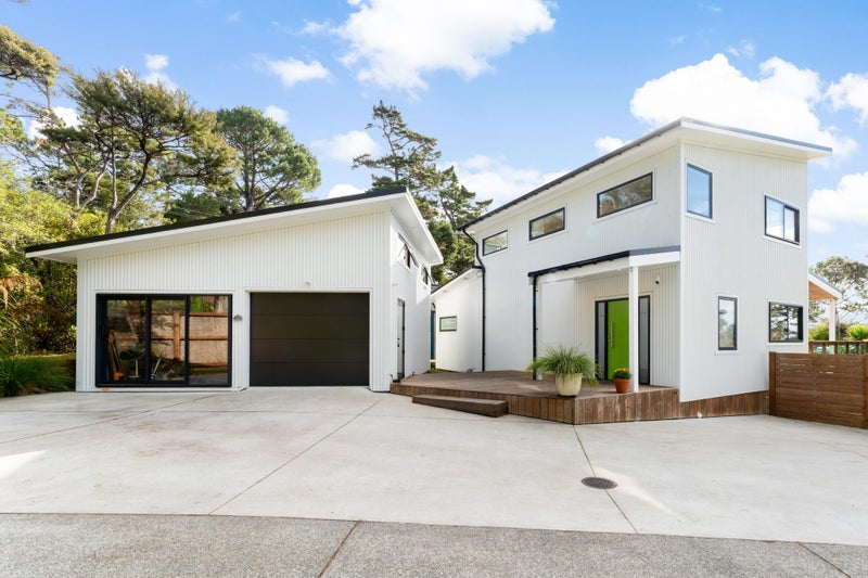 12 Sunnyvale Road, Waitakere, Auckland - Carousel 2