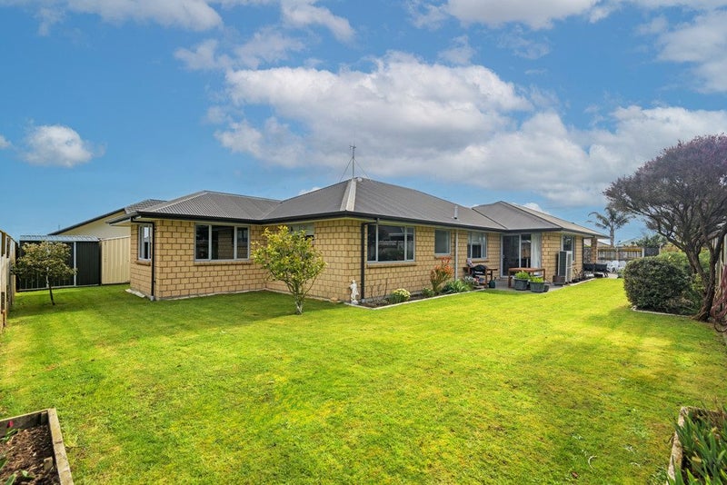 4 Crabapple Close, Milson, Palmerston North - Carousel 2