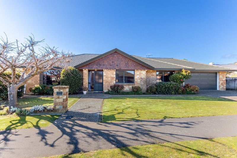 77 Guildford Drive, Paraparaumu, Paraparaumu - Carousel 1