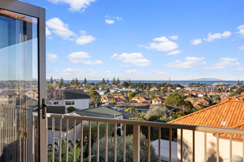 23 West Hoe Heights, Orewa, Orewa - Carousel 1