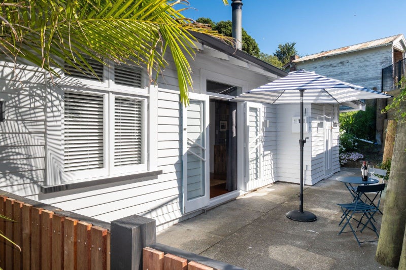 2 Convent Road, Bluff Hill, Napier - Carousel 2