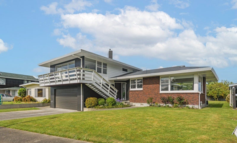 6 Anaru Place, Awapuni, Palmerston North - Carousel 1
