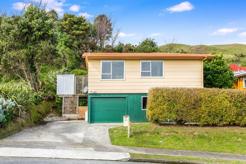 88 Arahura Crescent, Waitangirua, Porirua - Carousel 1