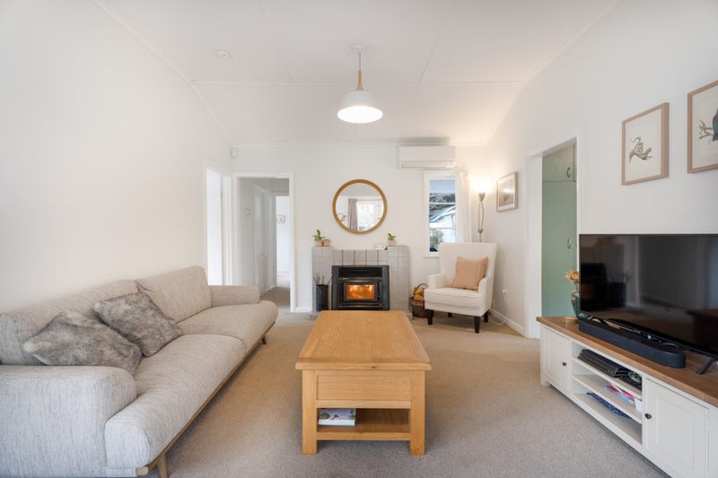 35 ELMSLIE RD, Pinehaven, Upper Hutt - Carousel 2