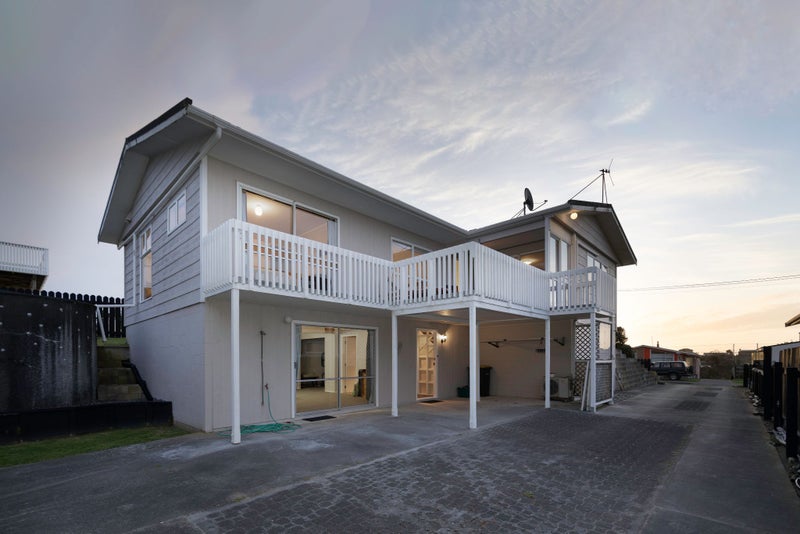 76 Kahukura Avenue, Waitarere Beach, Levin - Carousel 1