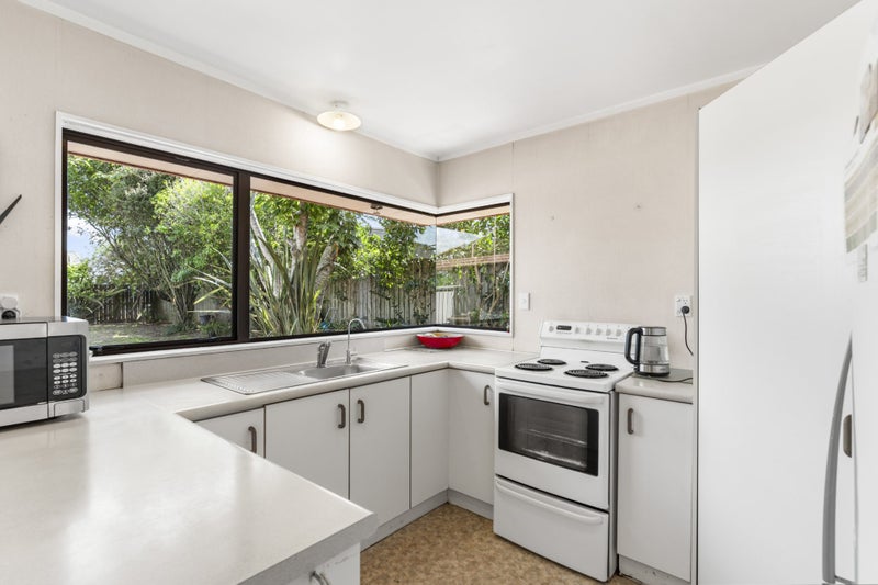 90 Tington Avenue, Wattle Downs, Auckland - Carousel 2