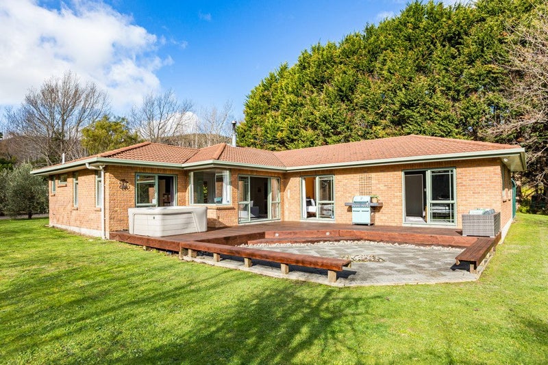 50F Katherine Mansfield Drive, Whitemans Valley, Upper Hutt - Carousel 1