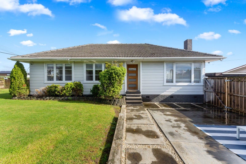 57 Amberley Avenue, Te Atatu South, Auckland - Carousel 2