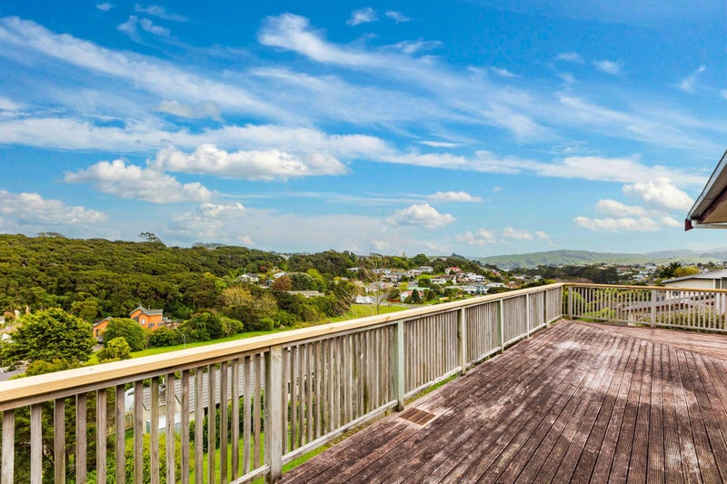 92 Navigation Drive, Whitby, Porirua - Carousel 2