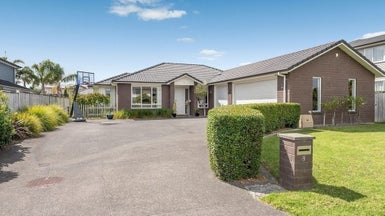 9 Defender Crescent, Beachlands, Auckland - Carousel 1