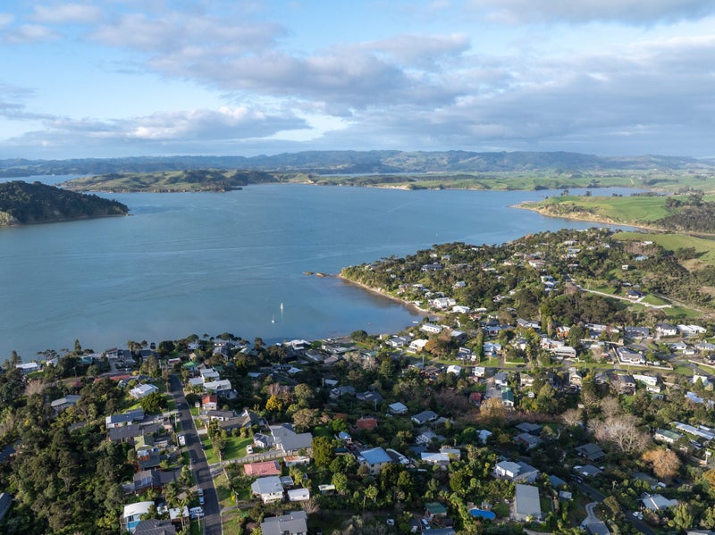 6 Manukau Road, Raglan - Carousel 25