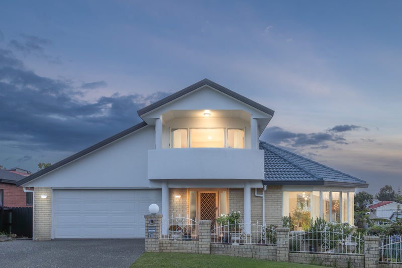 16 McCahill Views, Botany Downs, Auckland - Carousel 1