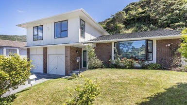 11 Thatcher Crescent, Crofton Downs, Wellington - Carousel 1