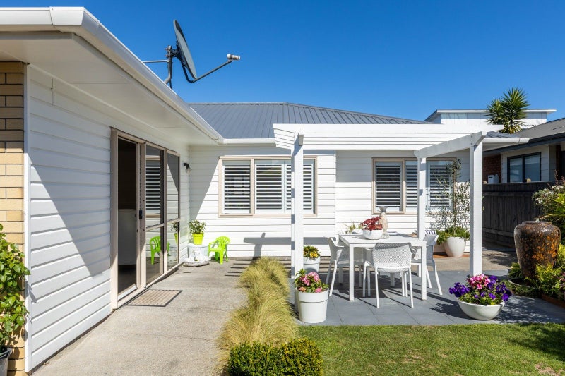 2/122 Clawton Street, Westown, New Plymouth - Carousel 31